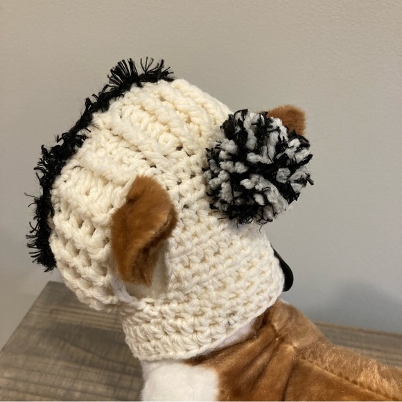 Cream color dog hat/hood with faux fur trim in black With two-tone pom-pom - Picture 5 of 10